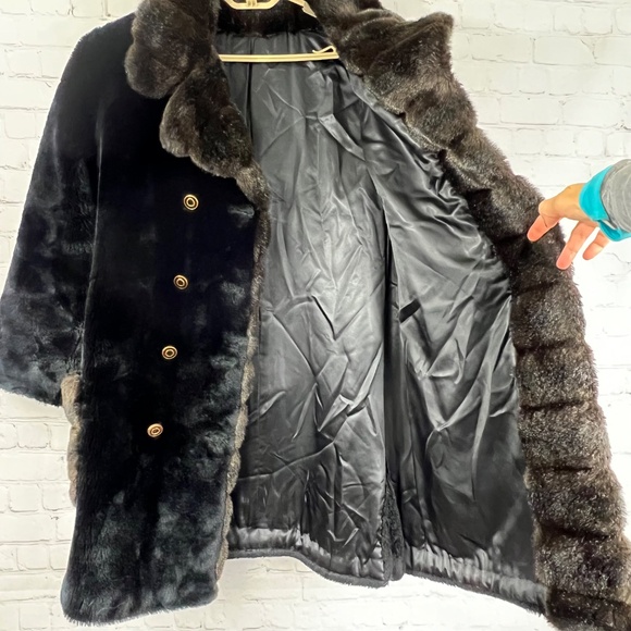 •VINTAGE • LIKE NEW |•BORGANA BY FAIRMOOR•| Two-Tone Brown Faux Fur Coat - Picture 8 of 16